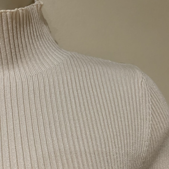 Fitted dress - Picture 3 of 9